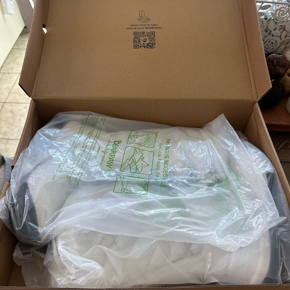 BearPaw White Quilted Boots - Picture 4 of 5